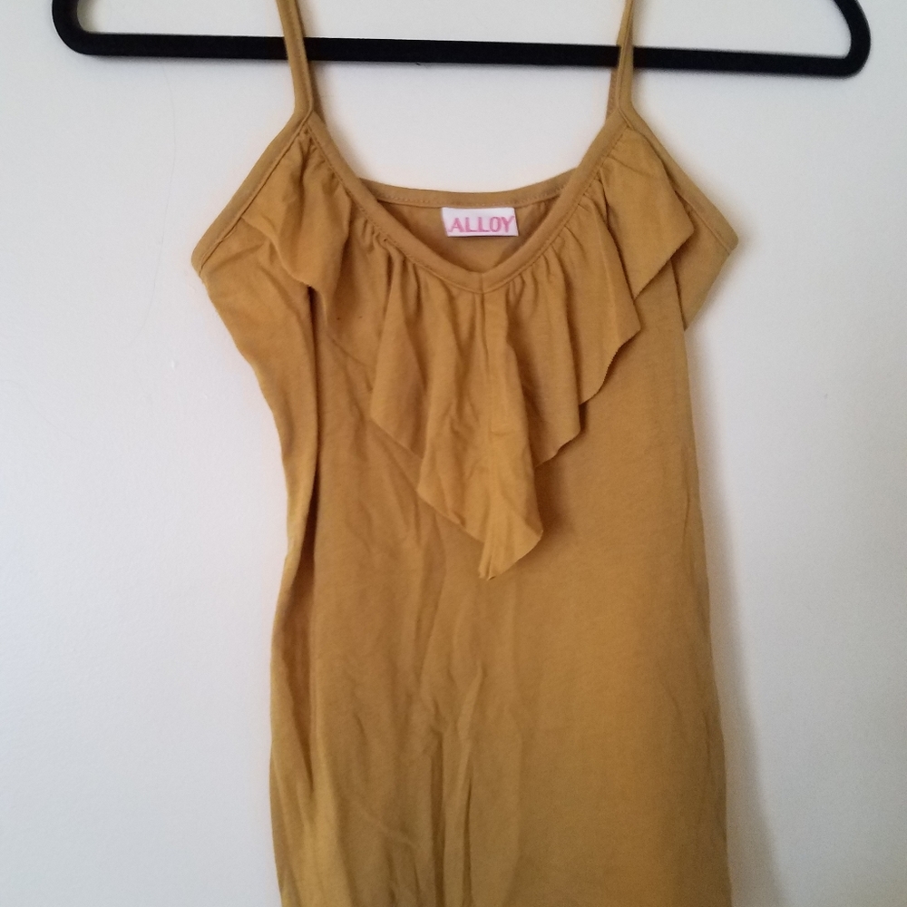 Nwot's Ruffled front tank top - Picture 2 of 5